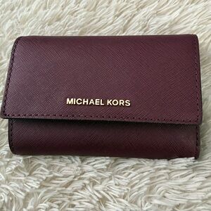 Micahel Kors Plum Jet Set Travel Medium Bifold coin zipper wallet